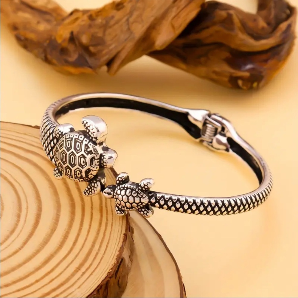 🆕 Silver Plated - Turtle Lovers - Hinge Bangle Bracelet - Beach Vibes🐢